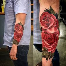 Xăm hình hoa hồng ở cánh tay
